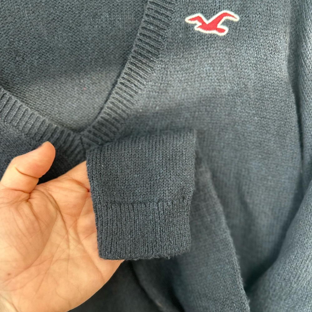NWOT Hollister Women's Navy V-Neck Sweater - Picture 6 of 7